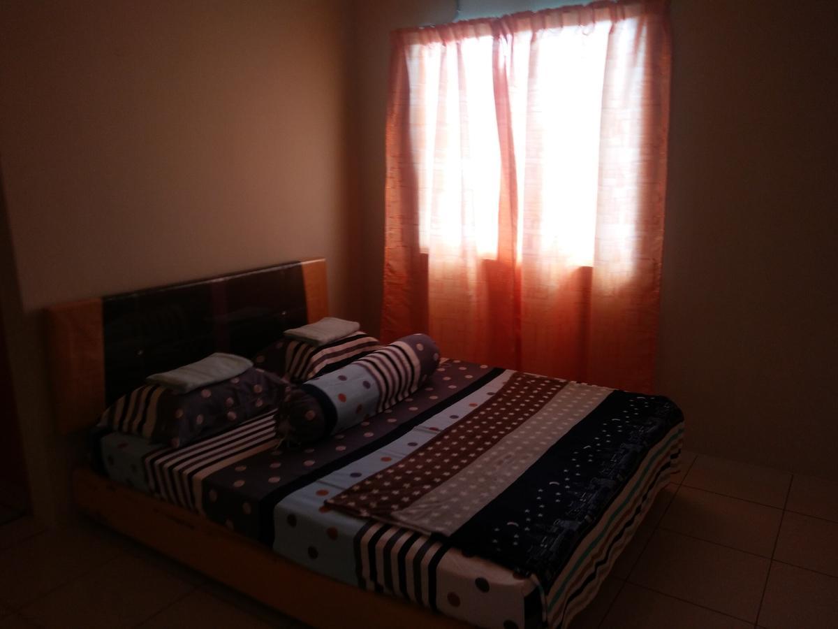Sarinas Homestay เซมปอร์นา ภายนอก รูปภาพ